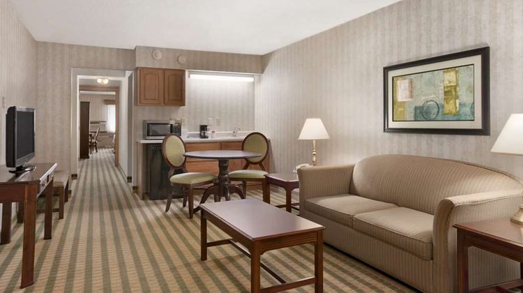 Ramada Saginaw Hotel & Suites Suite