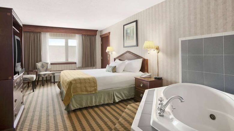 <b>Ramada Saginaw Hotel & Suites Suite</b>. Images powered by <a href="https://iceportal.shijigroup.com/" title="IcePortal" target="_blank">IcePortal</a>.