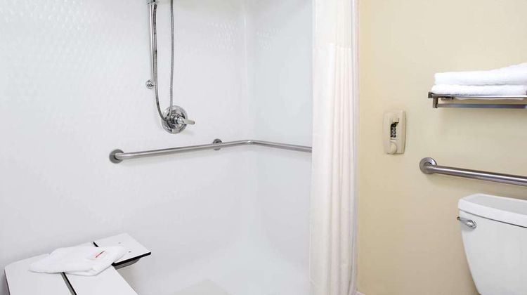 Days Inn & Suites Pocahontas Room