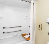Days Inn & Suites Pocahontas Room
