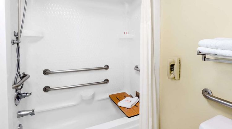 Days Inn & Suites Pocahontas Room