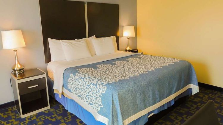 Days Inn & Suites Pocahontas Room