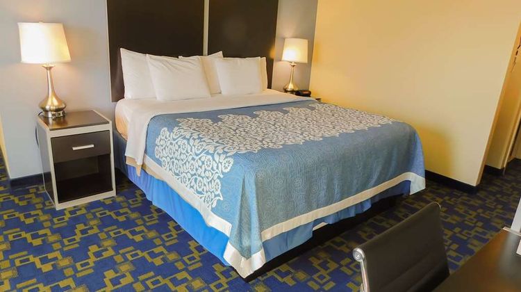 Days Inn & Suites Pocahontas Room