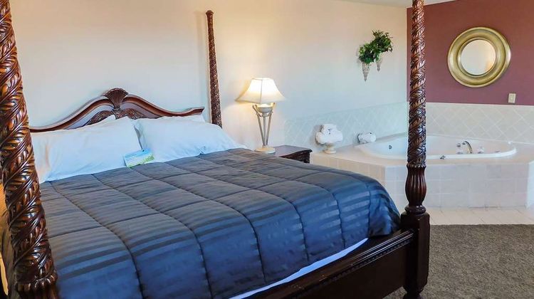 Days Inn & Suites Pocahontas Suite