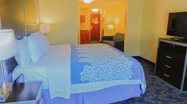 Days Inn & Suites Pocahontas Suite