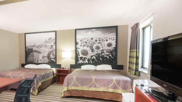 Super 8 Jamestown Suite