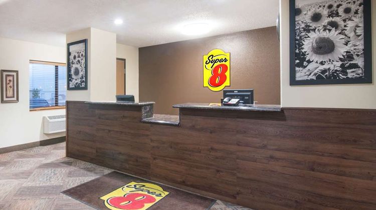 Super 8 Jamestown Lobby