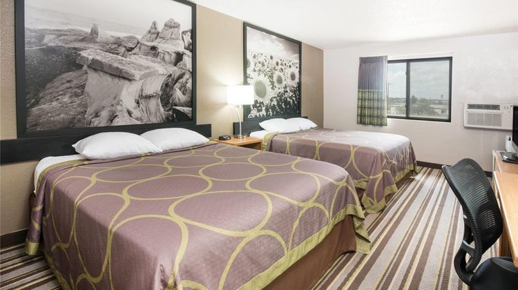 Super 8 Jamestown Room