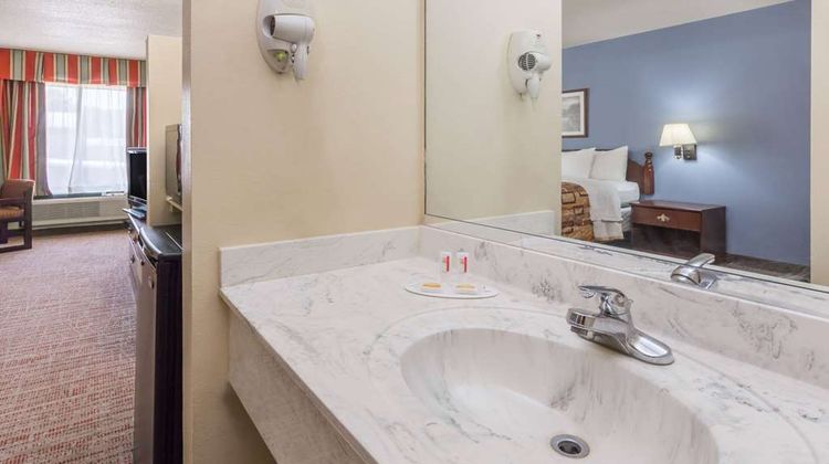 Days Inn Rayne Room