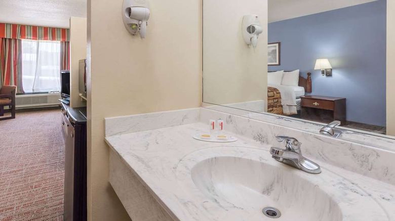 <b>Days Inn Rayne Room</b>. Images powered by <a href="https://iceportal.shijigroup.com/" title="IcePortal" target="_blank">IcePortal</a>.