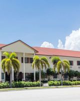 Super 8 by Wyndham Pompano Beach