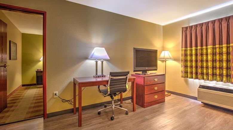 <b>Super 8 Waterloo Suite</b>. Images powered by <a href="https://iceportal.shijigroup.com/" title="IcePortal" target="_blank">IcePortal</a>.