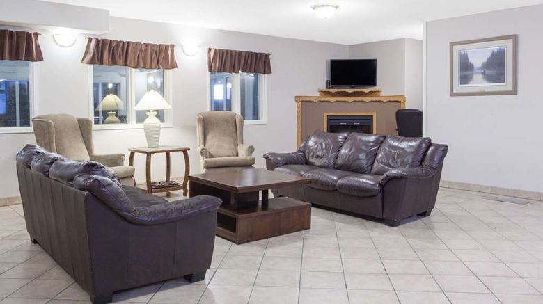 <b>Super 8 Fort Frances Lobby</b>. Images powered by <a href="https://iceportal.shijigroup.com/" title="IcePortal" target="_blank">IcePortal</a>.