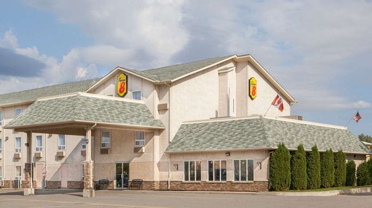 Super 8 Fort Frances Exterior