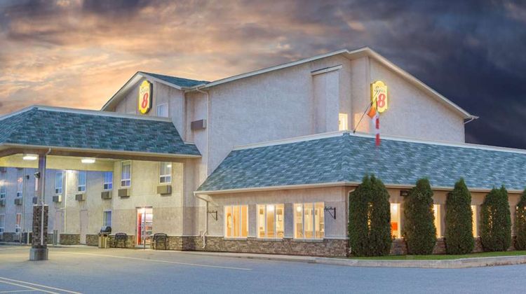 Super 8 Fort Frances Exterior