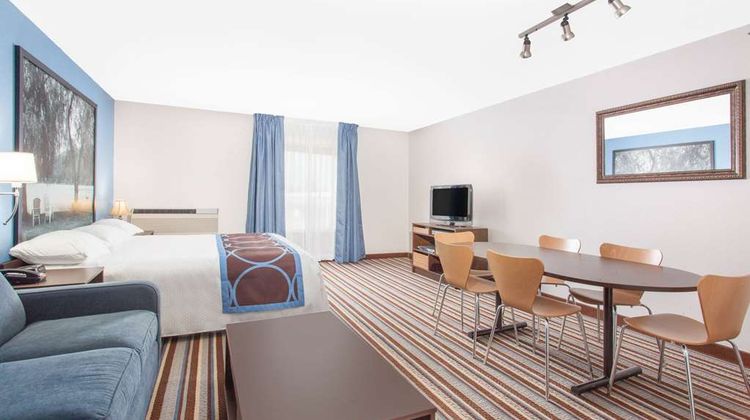 Super 8 Fort Frances Room