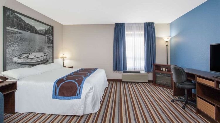 Super 8 Fort Frances Room
