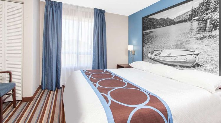 Super 8 Fort Frances Room