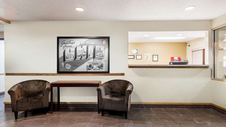 <b>Super 8 Medina Lobby</b>. Images powered by <a href="https://iceportal.shijigroup.com/" title="IcePortal" target="_blank">IcePortal</a>.