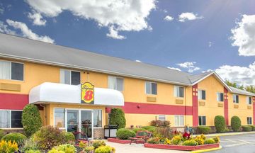 Super 8 Medina