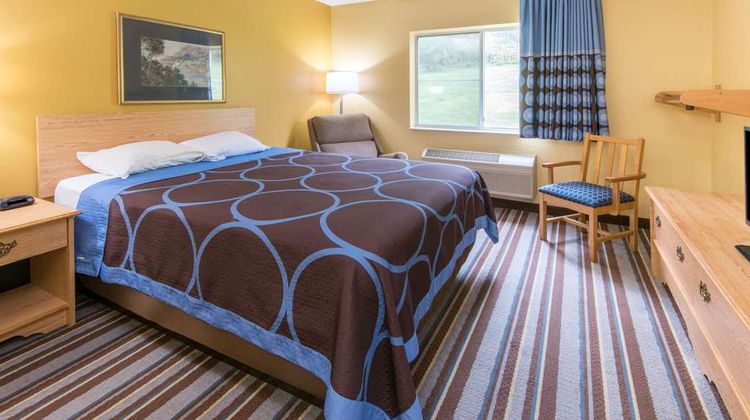 Super 8 Medina Room
