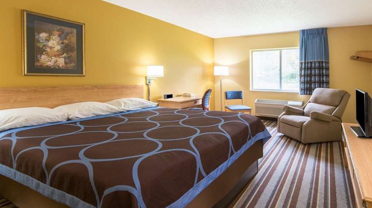 Super 8 Medina Room