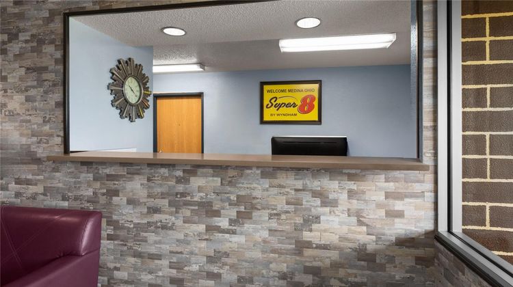 Super 8 Medina Lobby