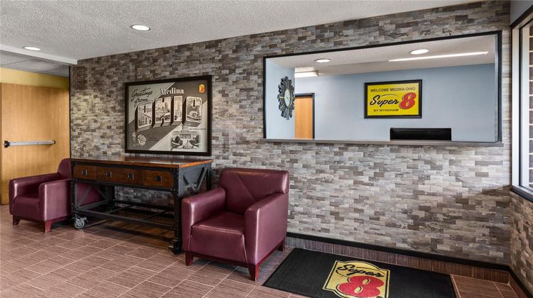 Super 8 Medina Lobby
