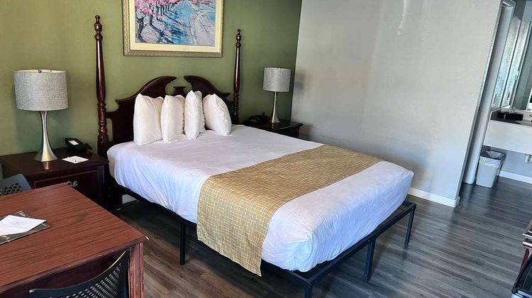 Travelodge Redding Room