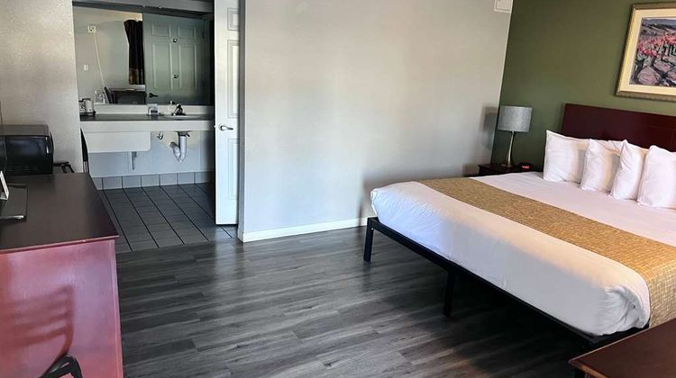 Travelodge Redding Room
