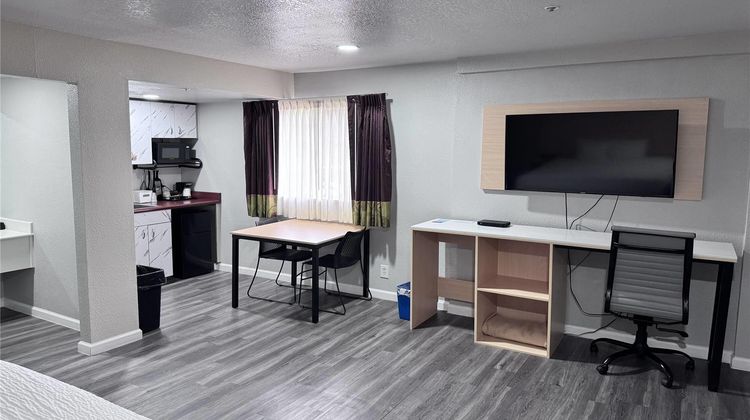 Travelodge Redding Room