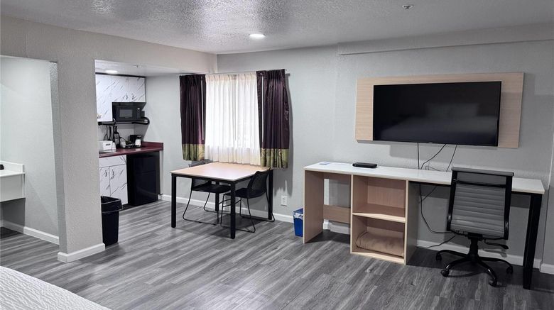 <b>Travelodge Redding Room</b>. Images powered by <a href="https://iceportal.shijigroup.com/" title="IcePortal" target="_blank">IcePortal</a>.