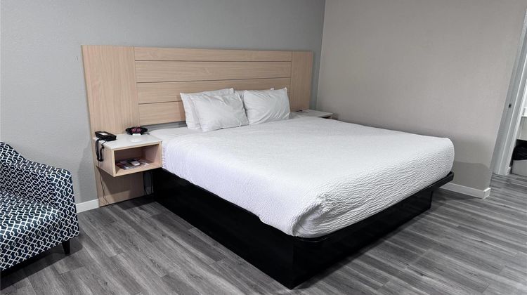 Travelodge Redding Room