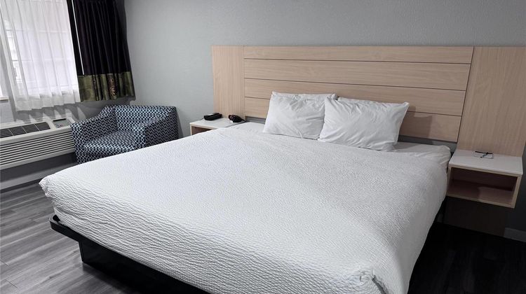 Travelodge Redding Room