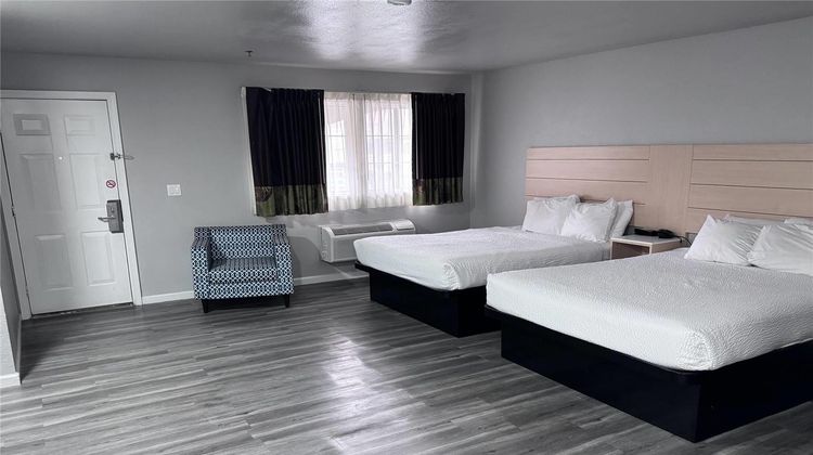 Travelodge Redding Room