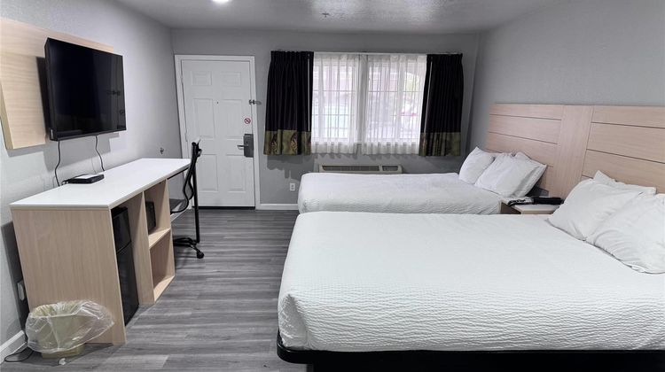 Travelodge Redding Room