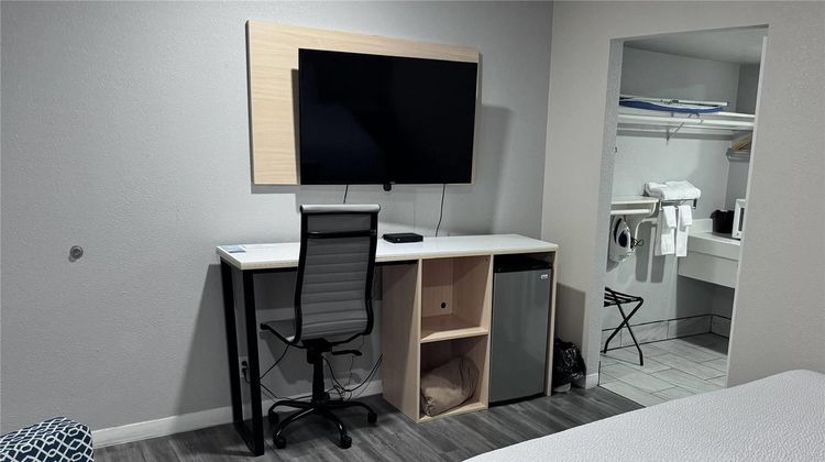 Travelodge Redding Room