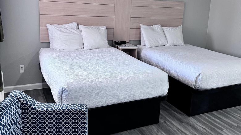 <b>Travelodge Redding Room</b>. Images powered by <a href="https://iceportal.shijigroup.com/" title="IcePortal" target="_blank">IcePortal</a>.