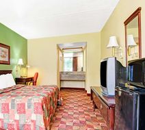 Super 8 by Wyndham Nashville Room