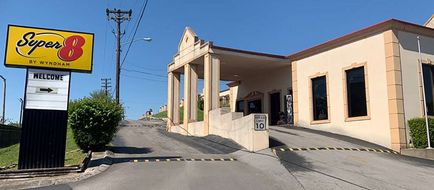 Super 8 by Wyndham Nashville Exterior