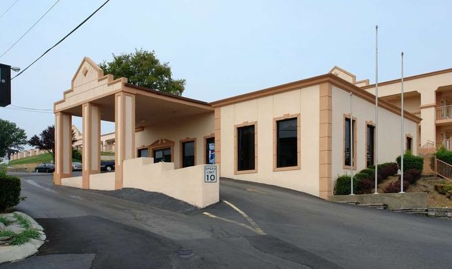 Super 8 by Wyndham Nashville Exterior