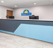 Days Inn Eagle River Lobby