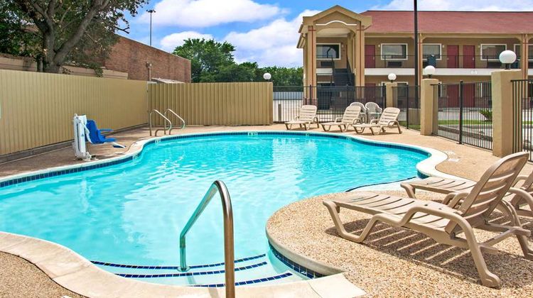 Super 8 Houston/Brookhollow NW Pool