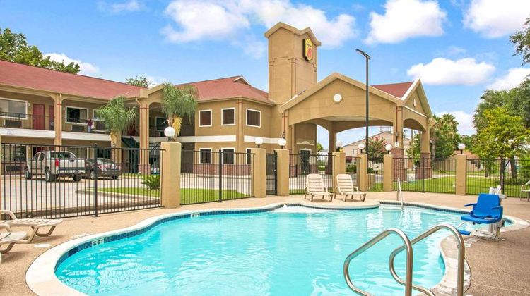 Super 8 Houston/Brookhollow NW Pool