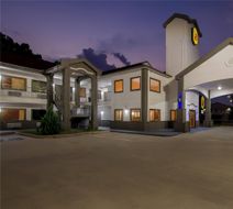 Super 8 Houston/Brookhollow NW Exterior