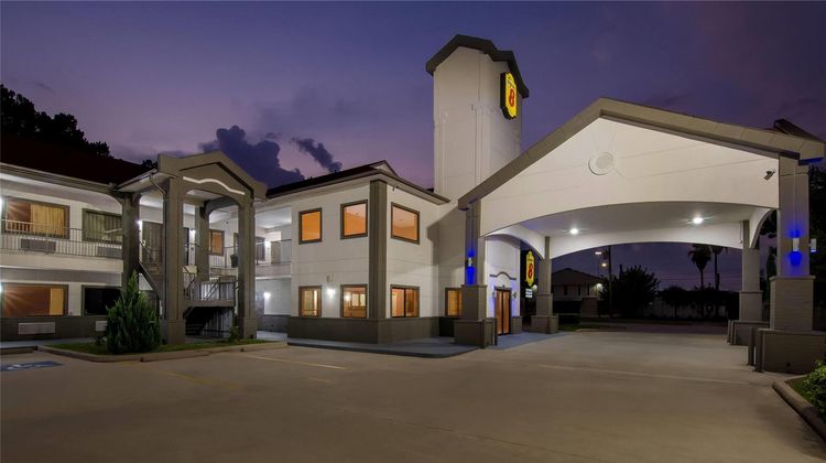 Super 8 Houston/Brookhollow NW Exterior