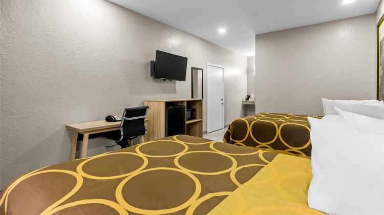 Super 8 Houston/Brookhollow NW Room