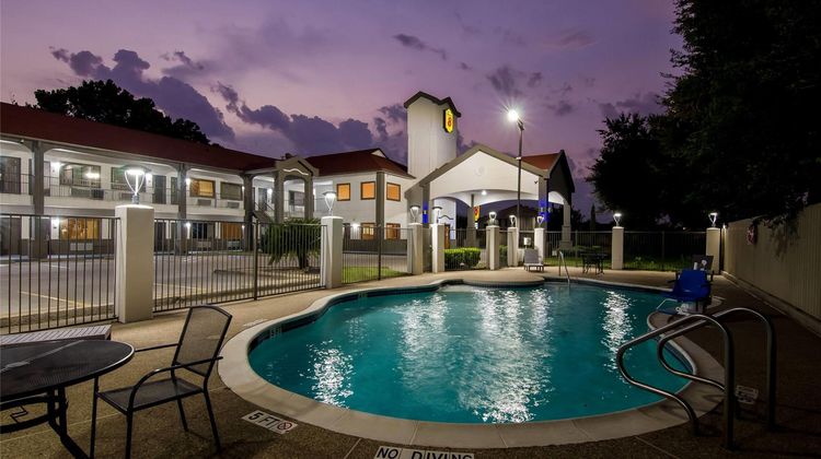 Super 8 Houston/Brookhollow NW Pool