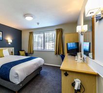 Days Inn Fleet M3 Room