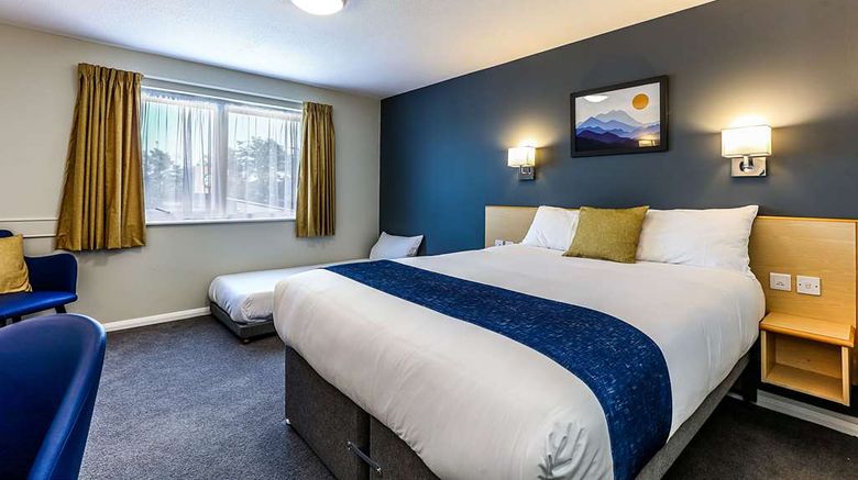 <b>Days Inn Fleet M3 Room</b>. Images powered by <a href="https://iceportal.shijigroup.com/" title="IcePortal" target="_blank">IcePortal</a>.